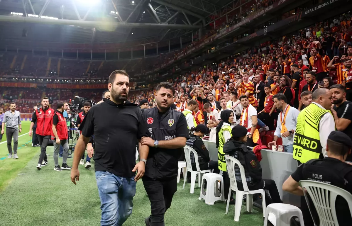 Galatasaray – PAOK Maçında Gerginlik